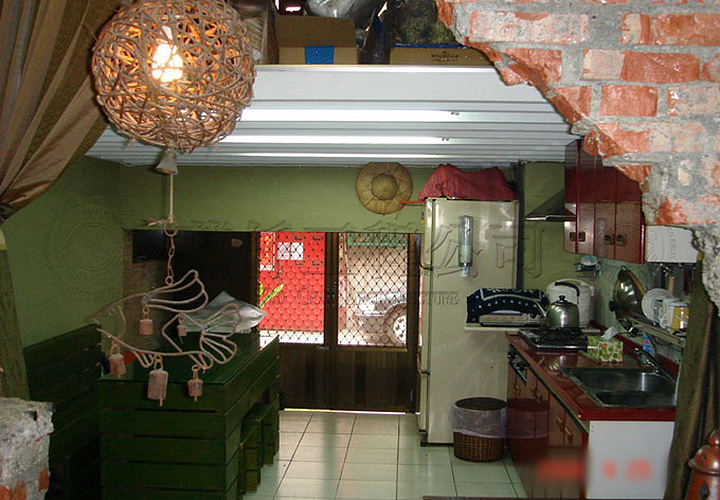 19/21 高雄.前鎮區(泰坦室內設計)18 小餐廳及茶水間，可直通後門(通風良好)。